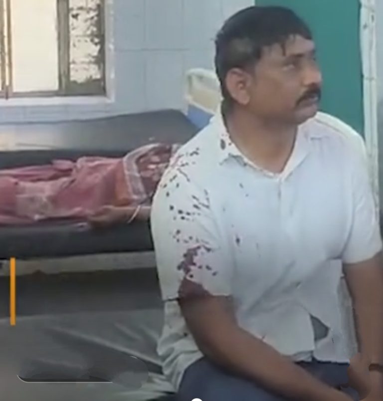 दो साइबर ठग भाइयों को पकड़ने गई पुलिस पर पथराव, लोहे के पलटे से एएसआई के सिर पर वार कर किया घायल, दूसरी पुलिस टीम आई तो भाग निकले, घर में मिला 35 किलो मांस