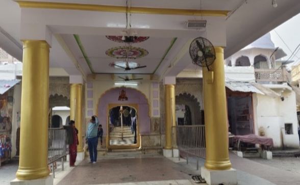 राजस्थान: 5600 साल पुराने मंदिर के मुख्य पुजारी के भाई ने एसडीएम को शिकायत भेजी, लिखा-बड़े भाई को पूजा का अधिकार देना गलत