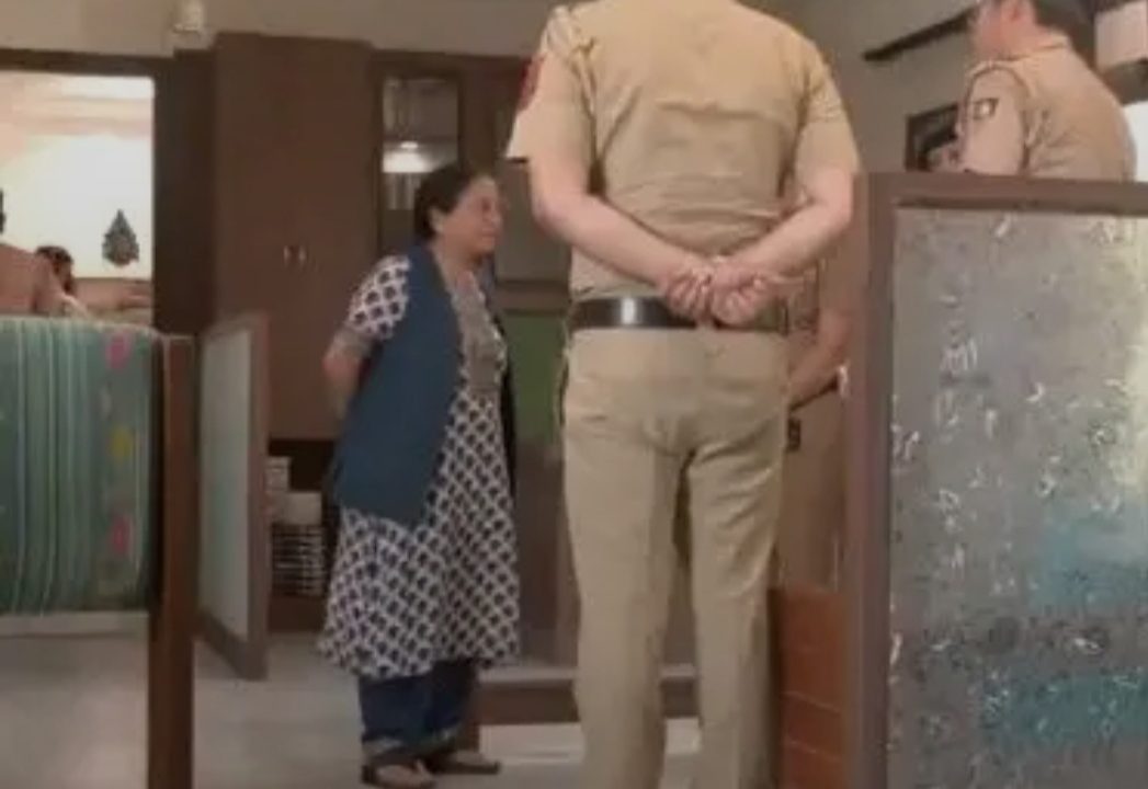 लेखिका मधु किश्वर के खिलाफ प्रधानमंत्री मोदी का फेक फोटो शेयर करने पर मामला दर्ज, चंडीगढ़ पुलिस ने उन्हें जांच में सहयोग करने को कहा