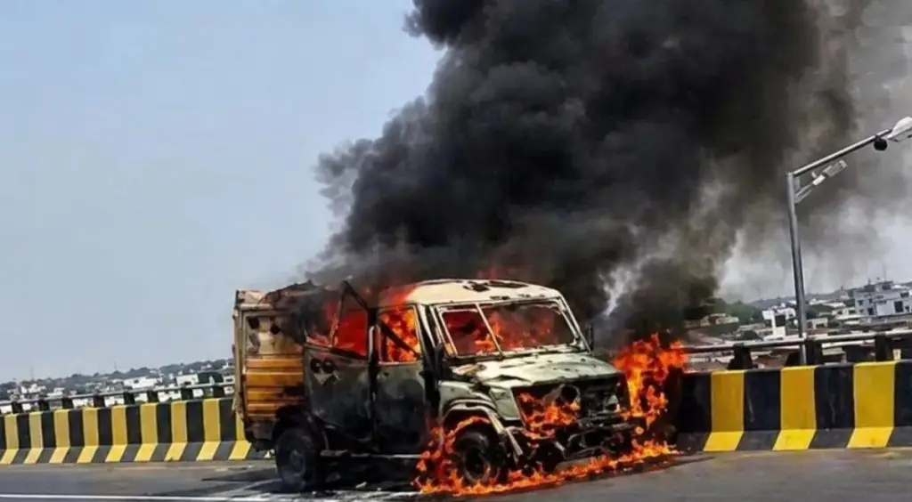 राजस्थान: एचडीएफसी बैंक की एटीएम कैश वैन में लगी भीषण आग, इसमें थे 2 करोड़ रुपए