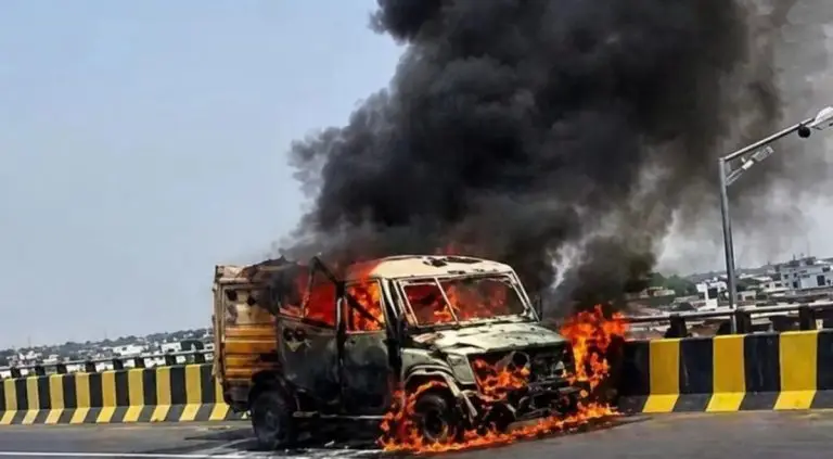 राजस्थान: एचडीएफसी बैंक की एटीएम कैश वैन में लगी भीषण आग, इसमें थे 2 करोड़ रुपए