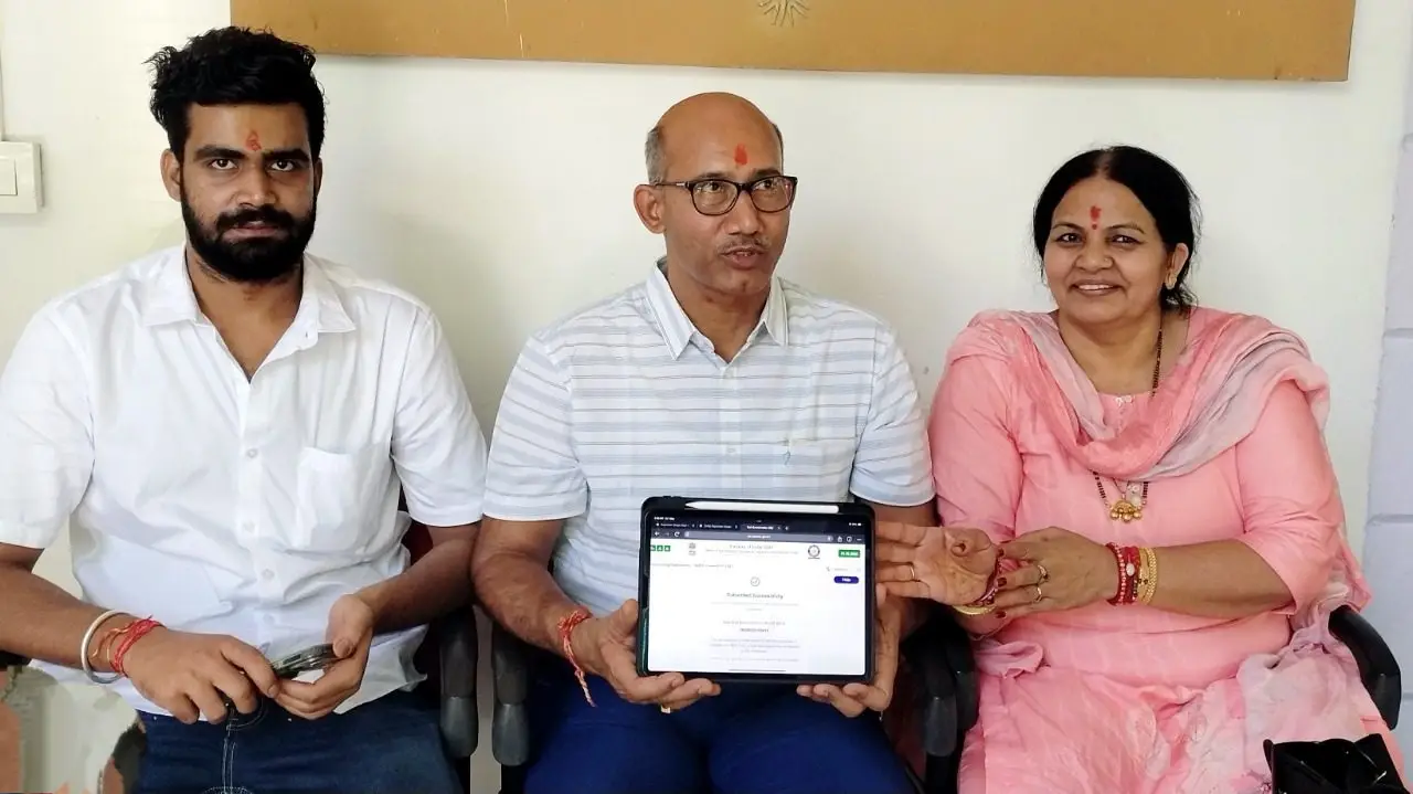 बूंदी में भी जनगणना, 2027 की हुई शुरुआत: महज 3-4 मिनट में घर बैठे दर्ज करें अपना विवरण, जिला कलक्टर और एसपी ने स्‍व-गणना सुविधा से ऐसा ही किया