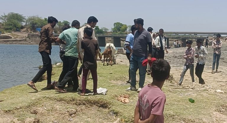 बूंदी: मेज नदी में नहाने उतरे 2 बच्चों में से एक 17 वर्षीय बालक लापता, तलाश जारी, एक बच्चे को लोगों ने मशक्कत कर सुरक्षित बाहर निकाला