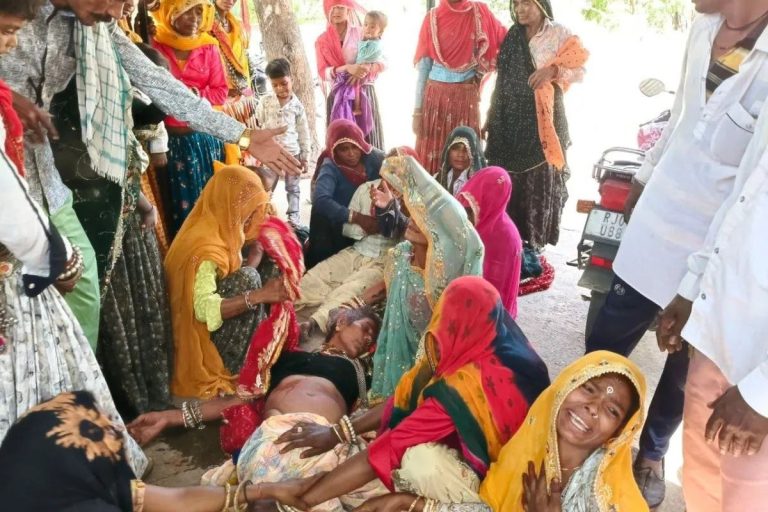 बूंदी में बारातियों से भरी पिकअप पलटी, एक किशोर की मौत, दूल्हे के पिता सहित आठ घायल
